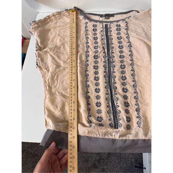 Tan blouse size small - Picture 11 of 11